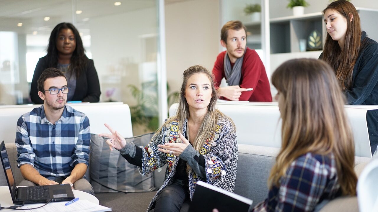 cropped-Which-Meeting-Room-Layout-is-Best-for-You.jpg