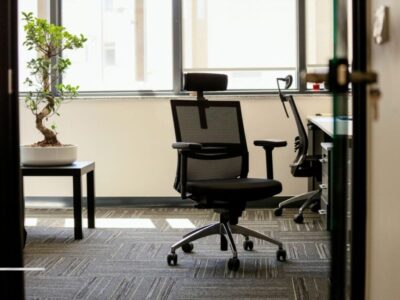 An example of a cross-legged office chair.