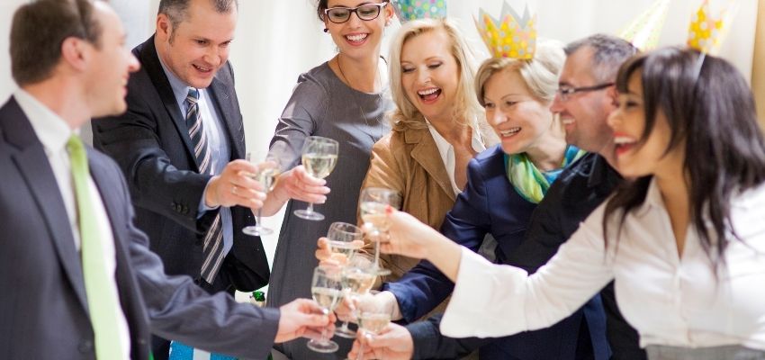 25 Office Party Games to Add Fun To Your Meetings